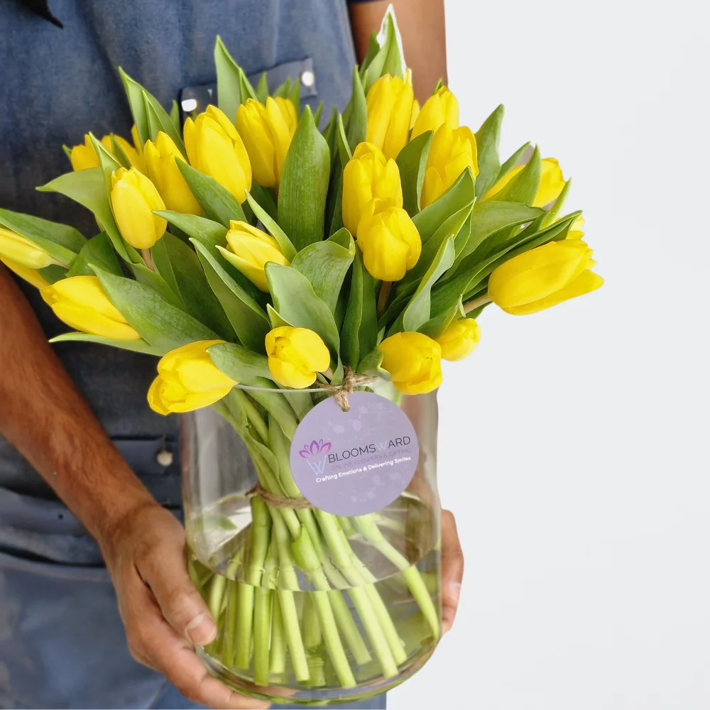 Adorable Hug - 30 yellow tulip